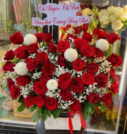 Giỏ hoa 6 trái tim đỏ trắng
