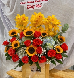 Hoa Giỏ (Kết sự giữa Hướng Dương và Hoa Hồng)