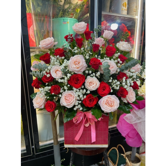 Hoa Giỏ (kết hợp Hồng Đỏ và Hồng phấn)